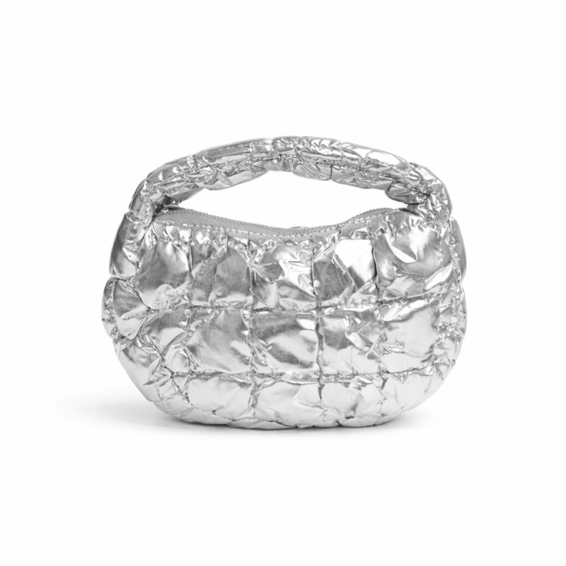 Bolso tipo clutch plateado acolchado