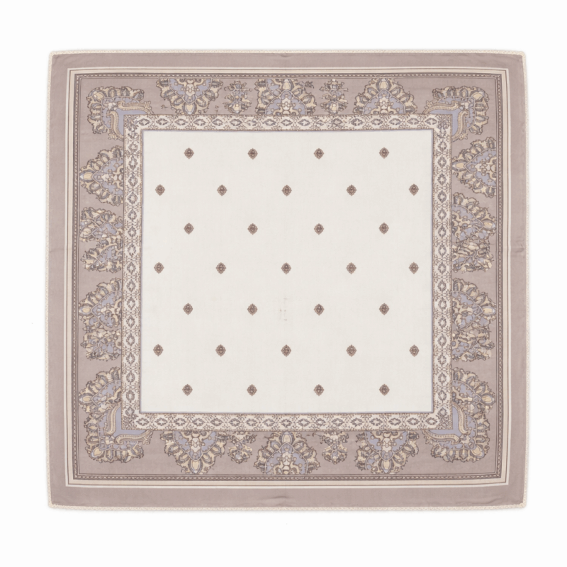 Pañuelo estampado tono empolvado