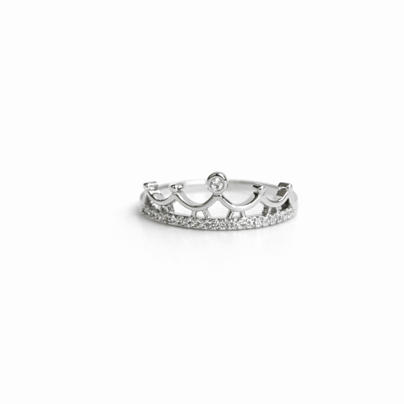Anillo plateado corona circonitas