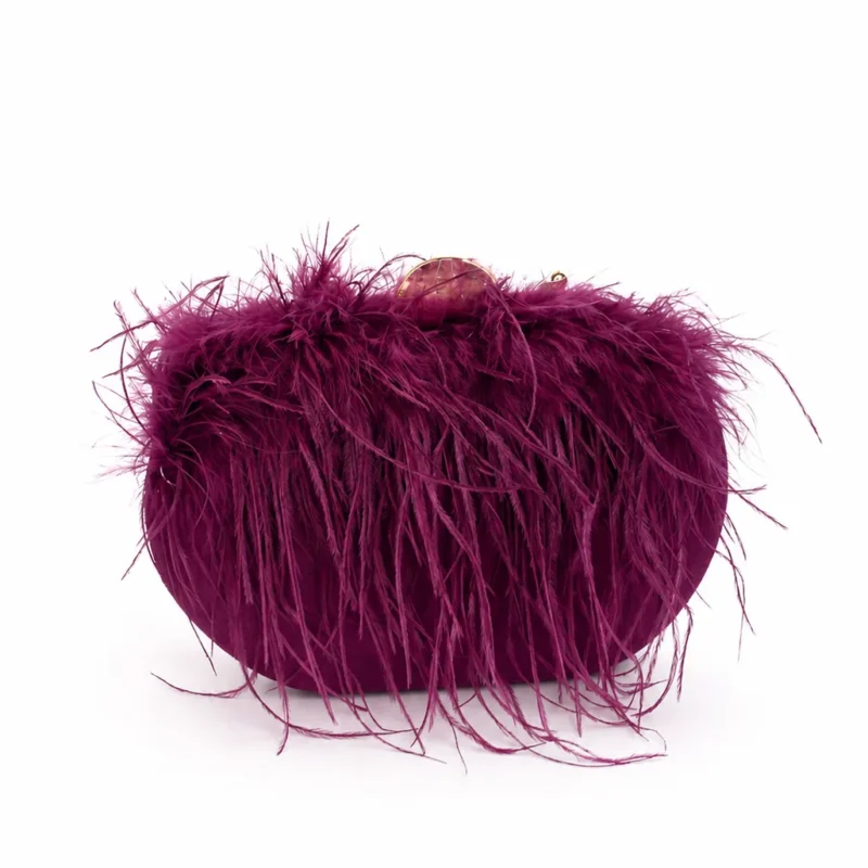 Bolso berenjena con plumas y asa brillante