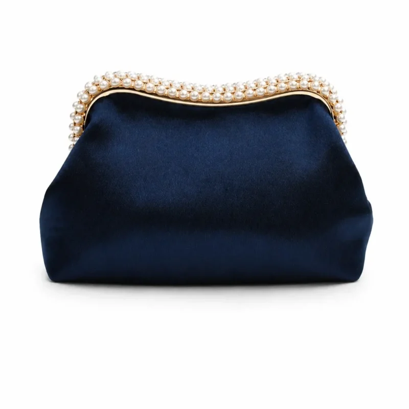 Clutch azul marino raso cierre perlas