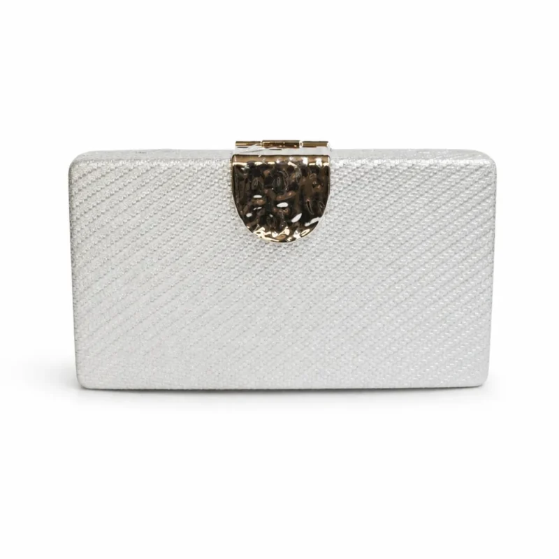 Clutch plateado textura cierre metálico plata