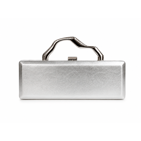 Bolso clutch rígido plateado asa