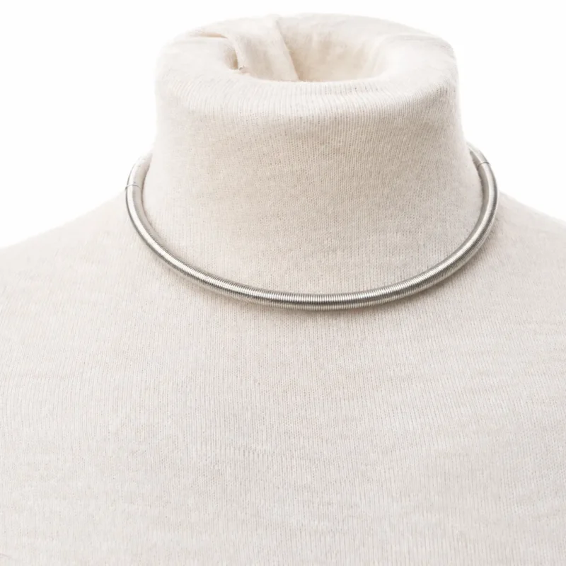 Choker plateada minimalista