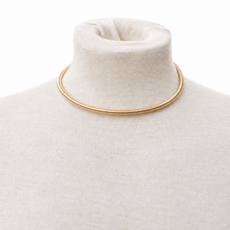 Choker dorada minimalista