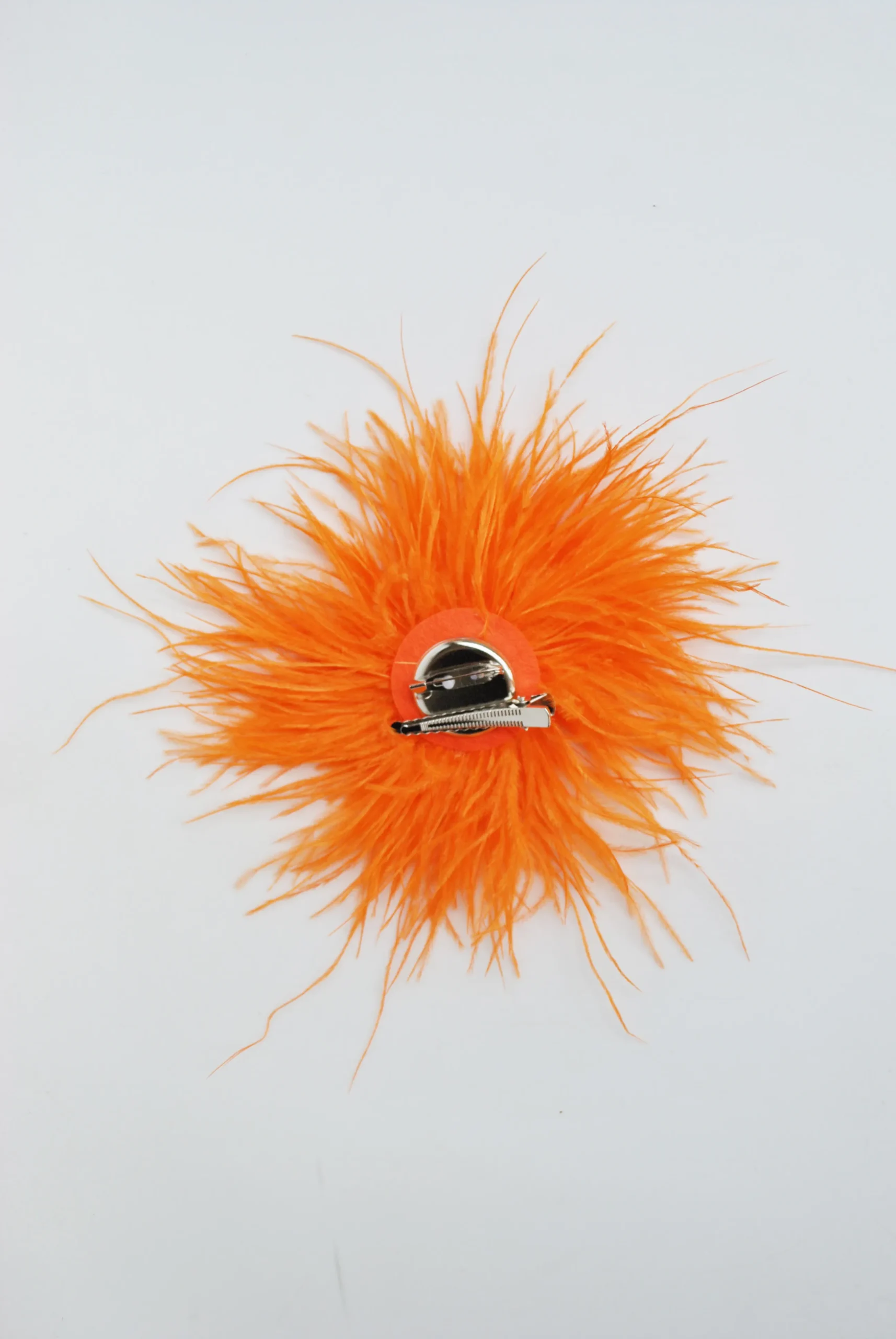 Tocado broche naranja plumas - Imagen 2