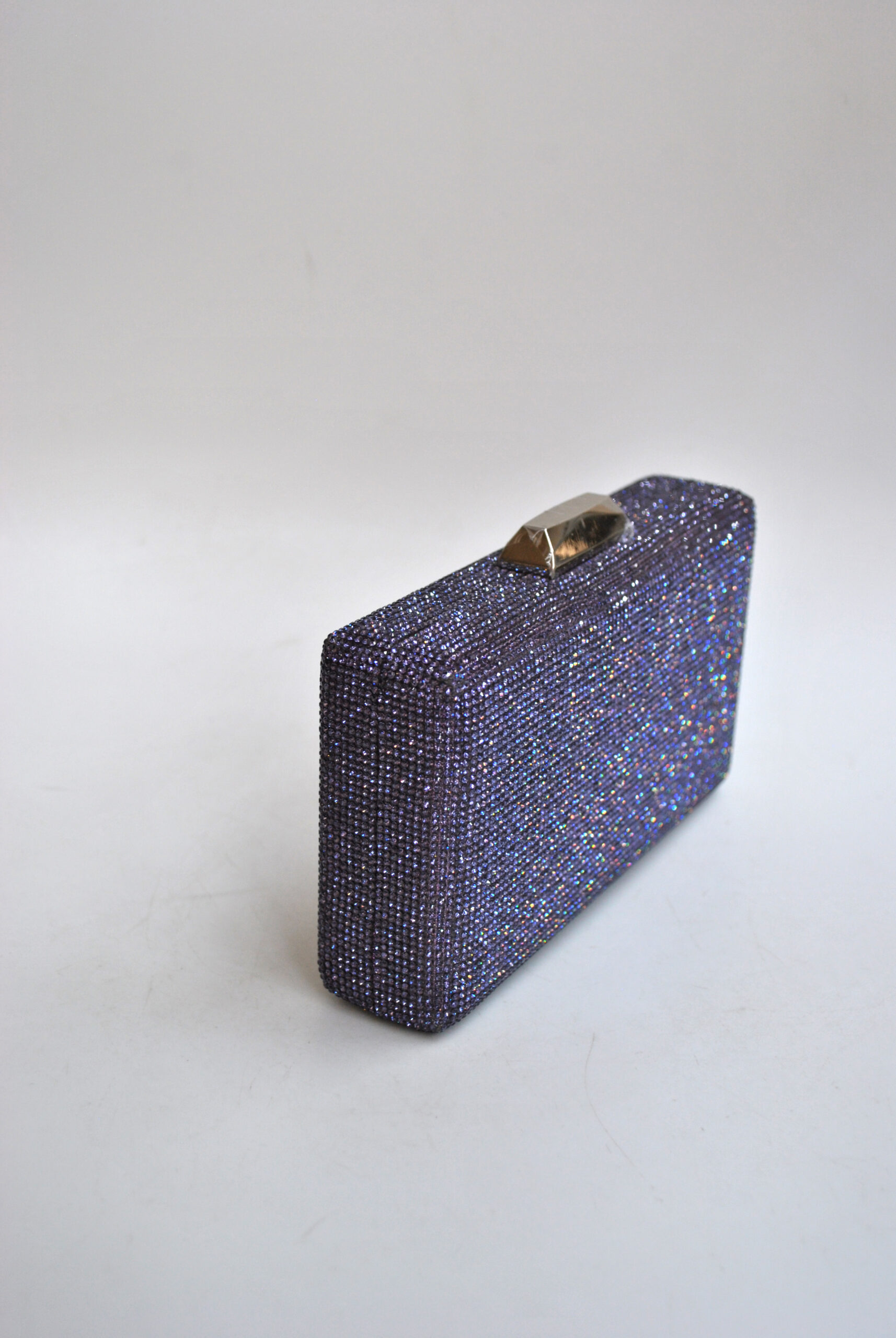 Bolso clutch morado brillo joya - Imagen 2