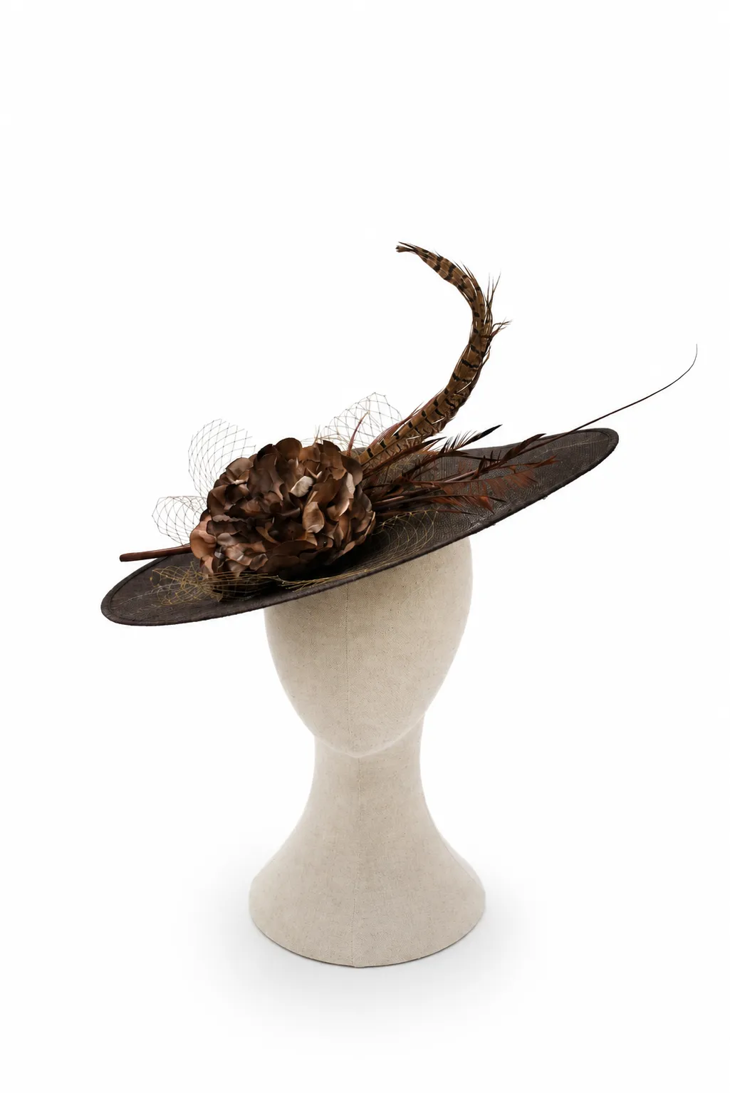 Tocado marrón chocolate pluma faisán - Imagen 4