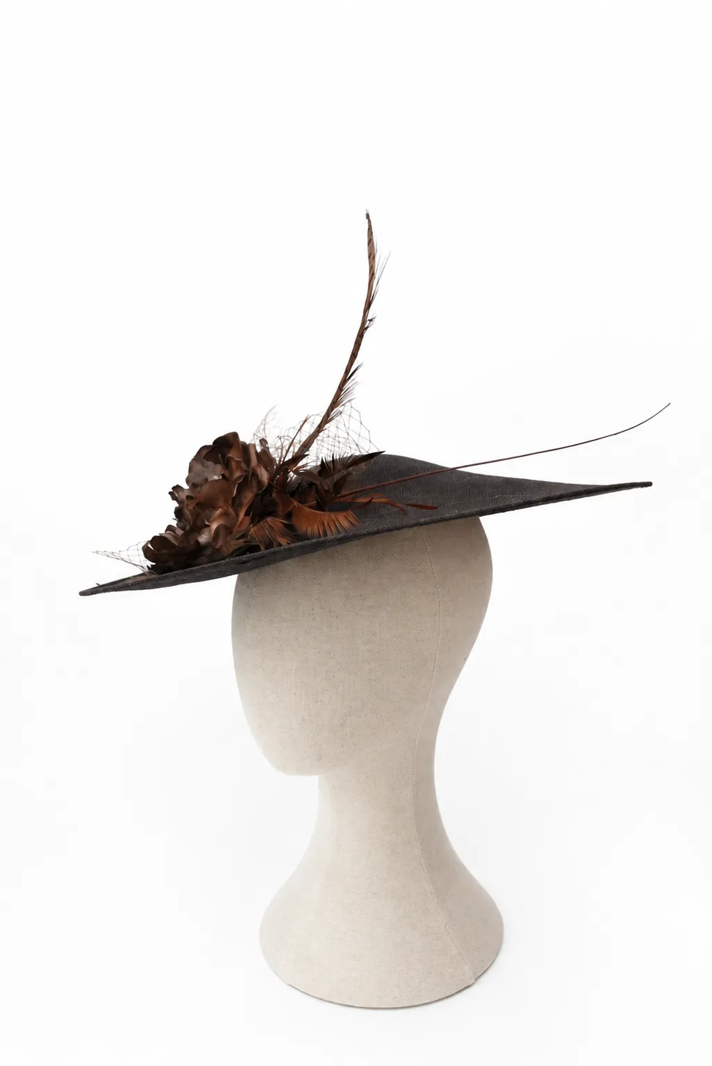 Tocado marrón chocolate pluma faisán - Imagen 5