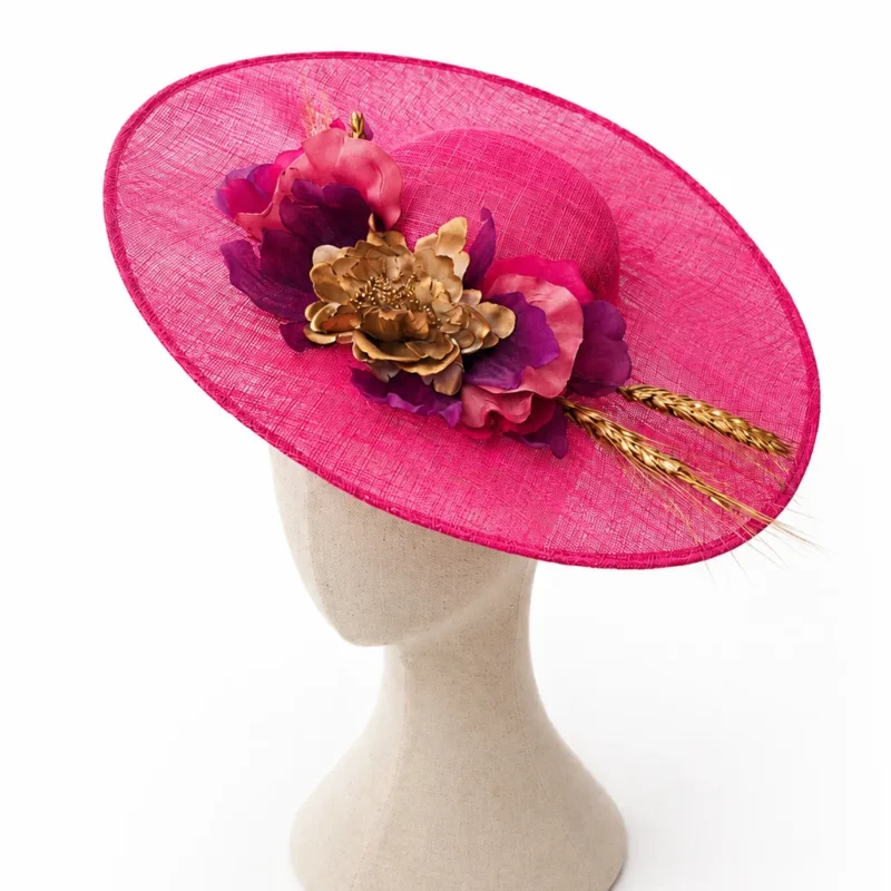 Tocado sinamay fucsia espigas doradas