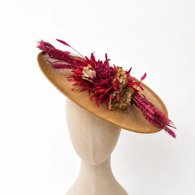 Tocado de fiesta fucsia y dorado