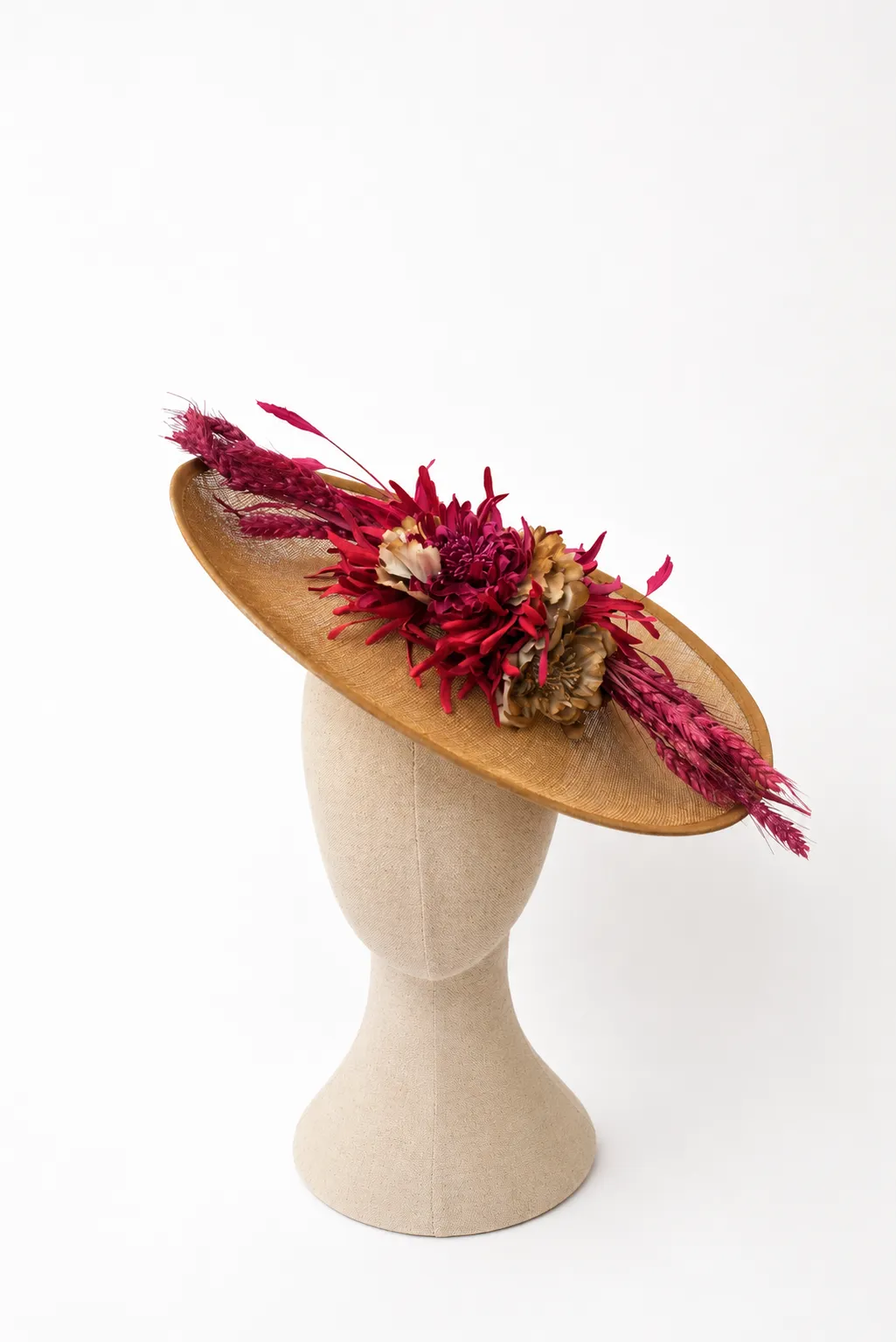 Tocado de fiesta fucsia y dorado