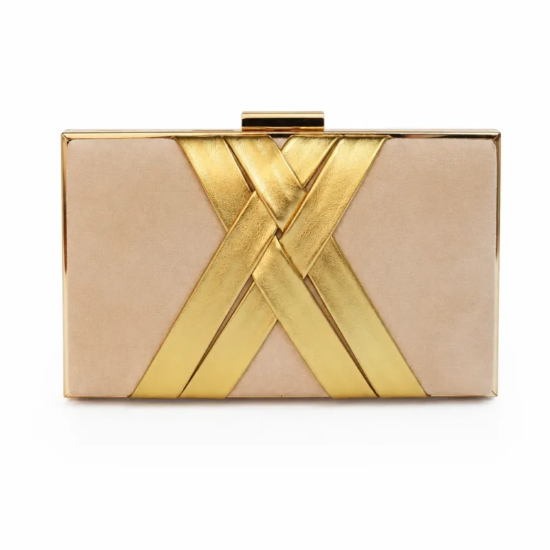 Bolso clutch beige trenzado dorado