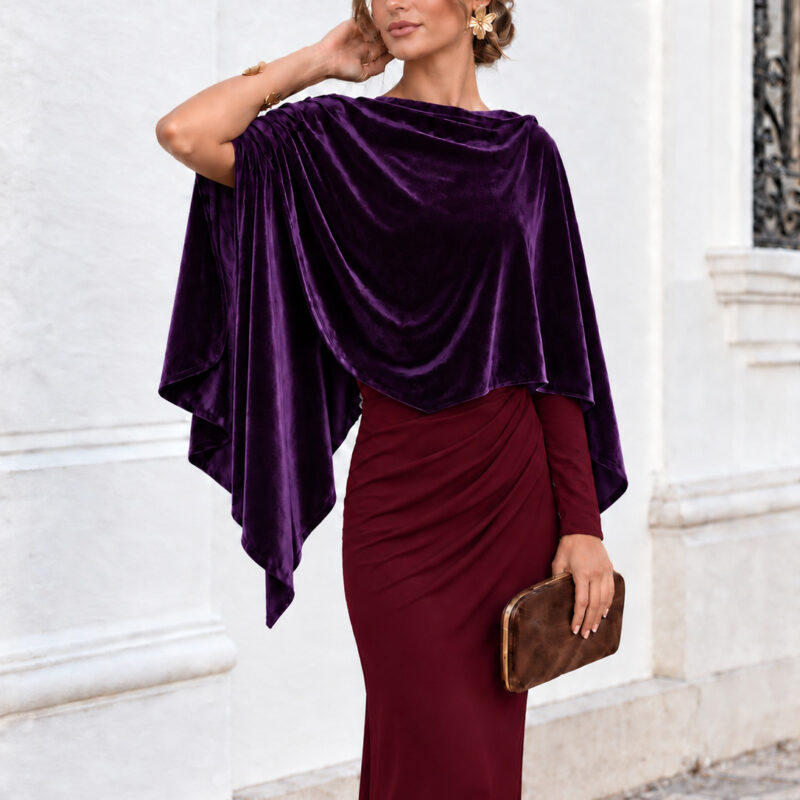 Capa asimétrica morada terciopelo