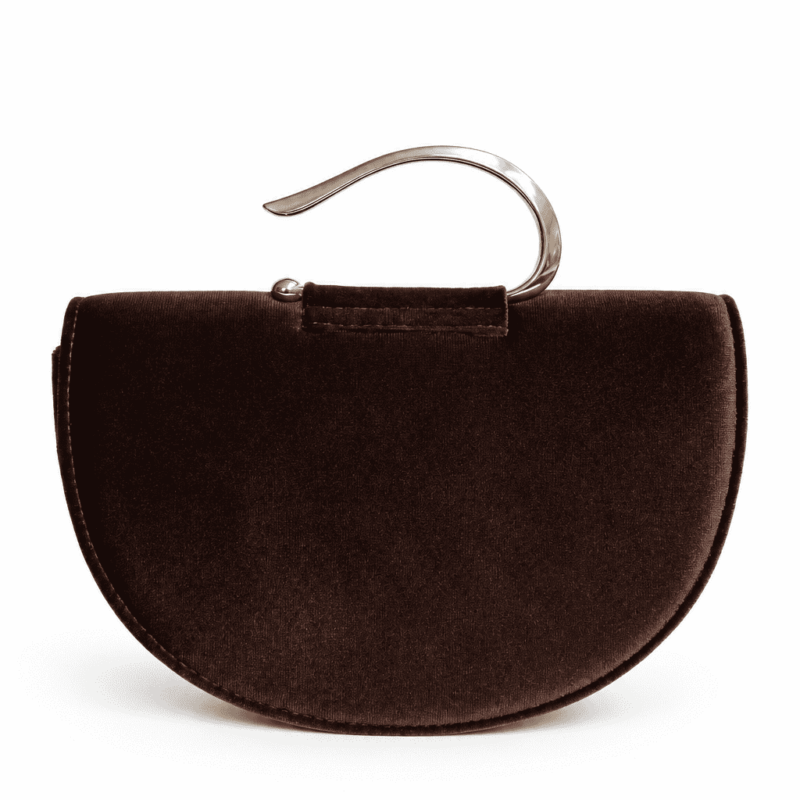 Clutch marrón chocolate terciopelo asa plateado