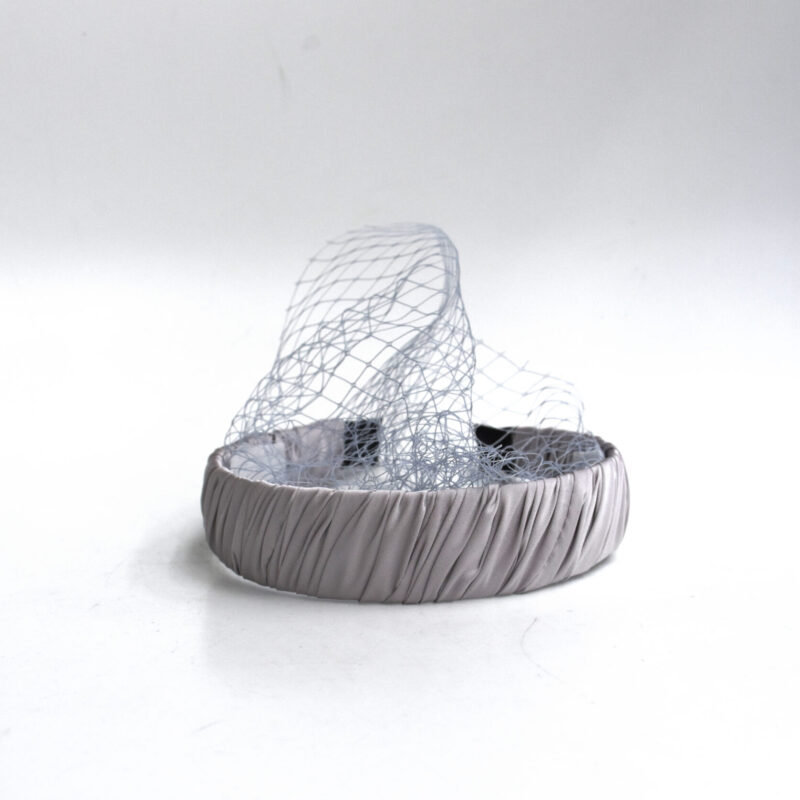 Diadema fiesta gris clara redecilla