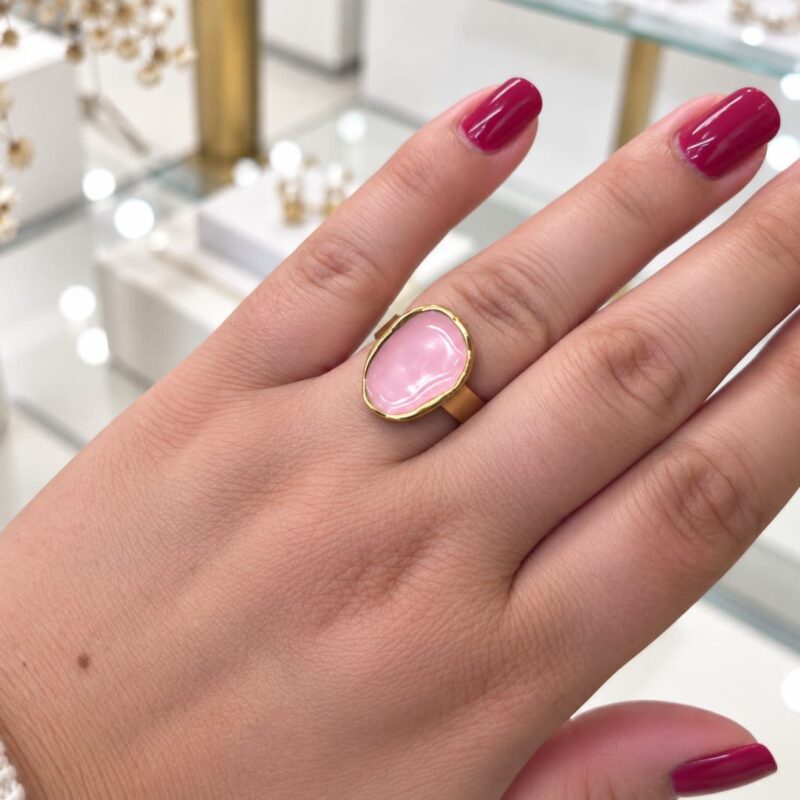Anillo acero dorado resina rosa nude