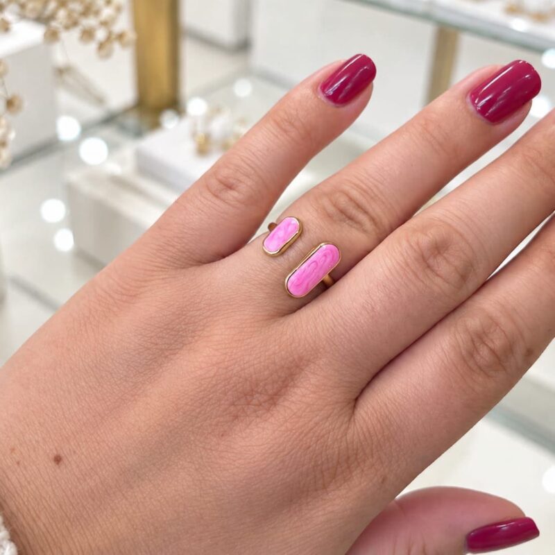Anillo acero dorado esmaltes rosas