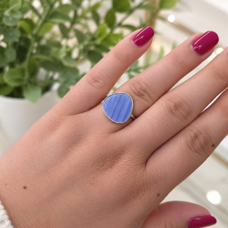 Anillo acero plateado piedra resina azul