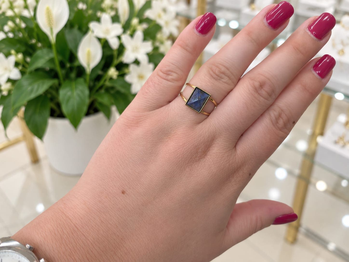 Anillo dorado acero piedra azul noche