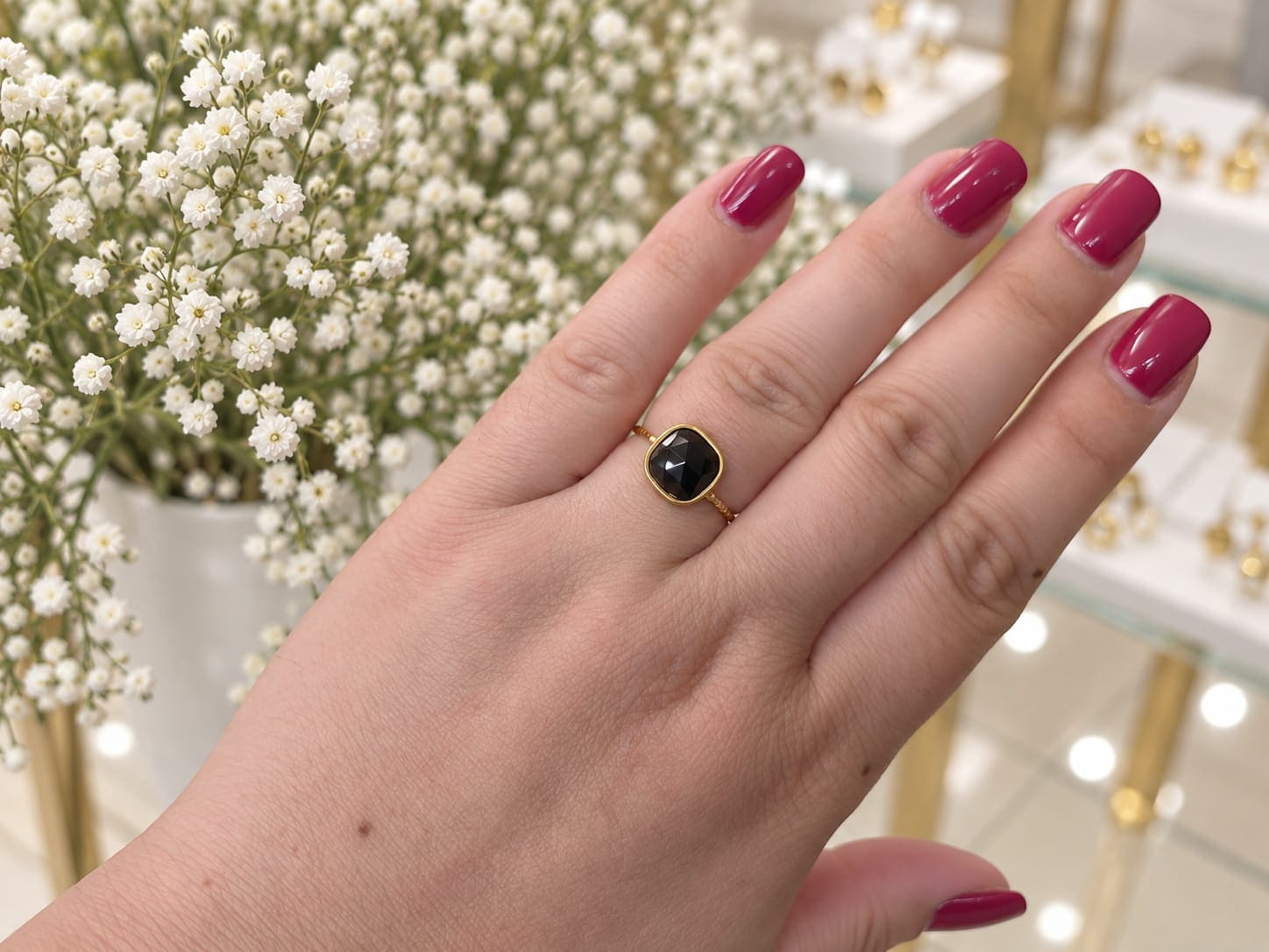 Anillo acero dorado piedra negra